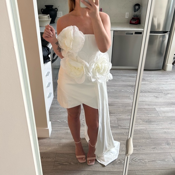 White floral Dress with train - Picture 2 of 6